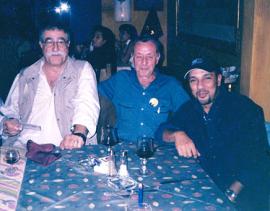 Con los colegas Sergio Aragones y Rius en Guadalajara, Mexico 2002.
